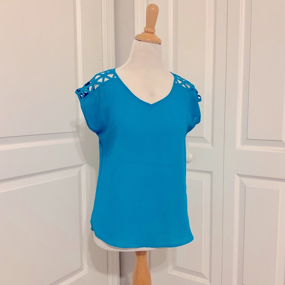 Teal top